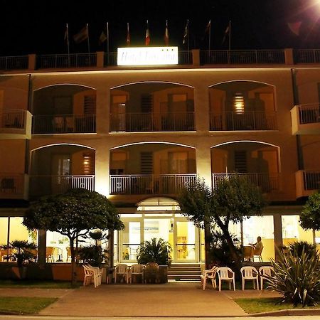 Hotel Toscana Marotta Exterior photo
